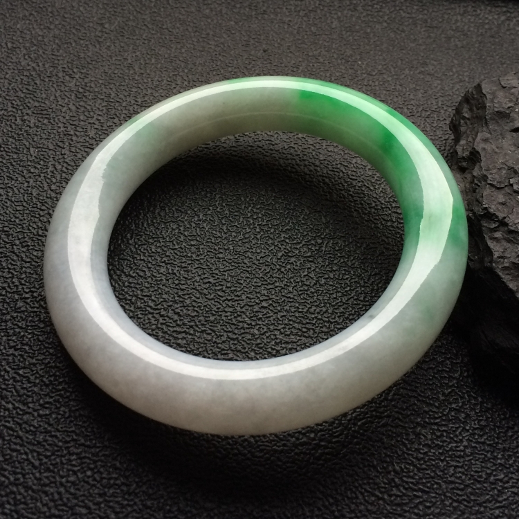 （超值推荐）糯冰种飘翠圆条手镯（56.7mm）
