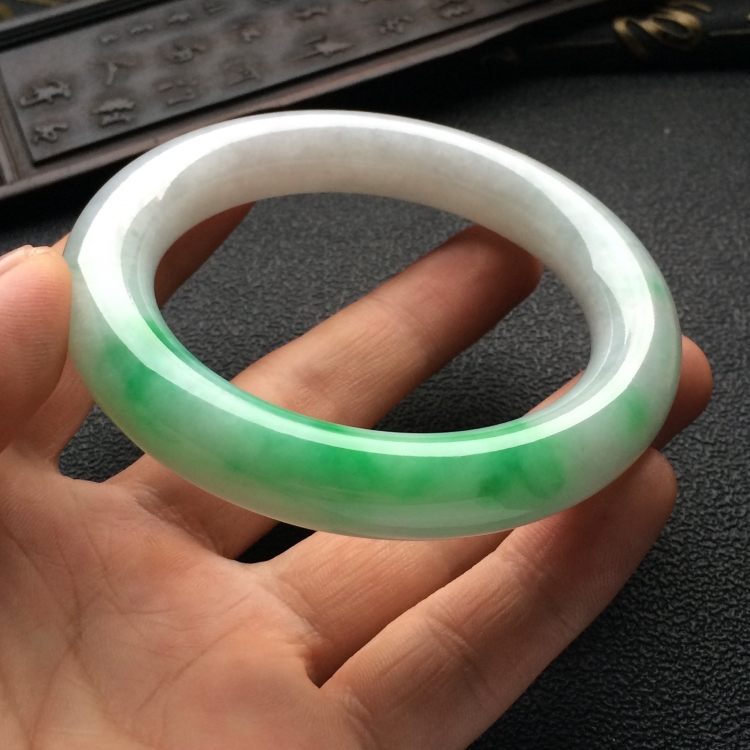 （超值推荐）糯冰种飘翠圆条手镯（56.7mm）