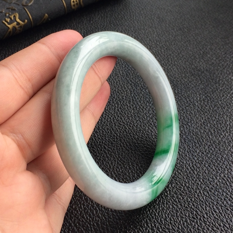 (超值推荐)糯冰种飘翠圆条手镯(56.1mm)