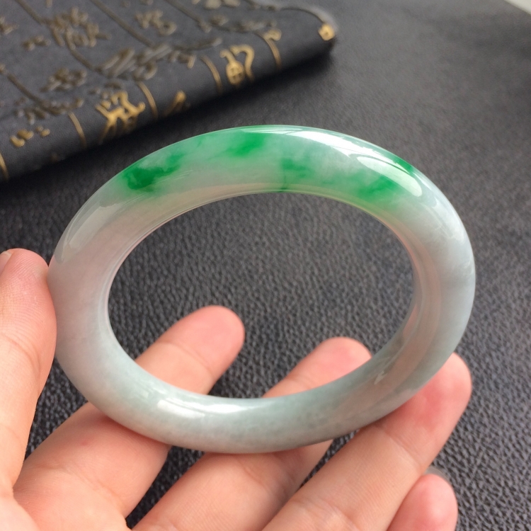 (超值推荐)糯冰种飘翠圆条手镯(56.1mm)