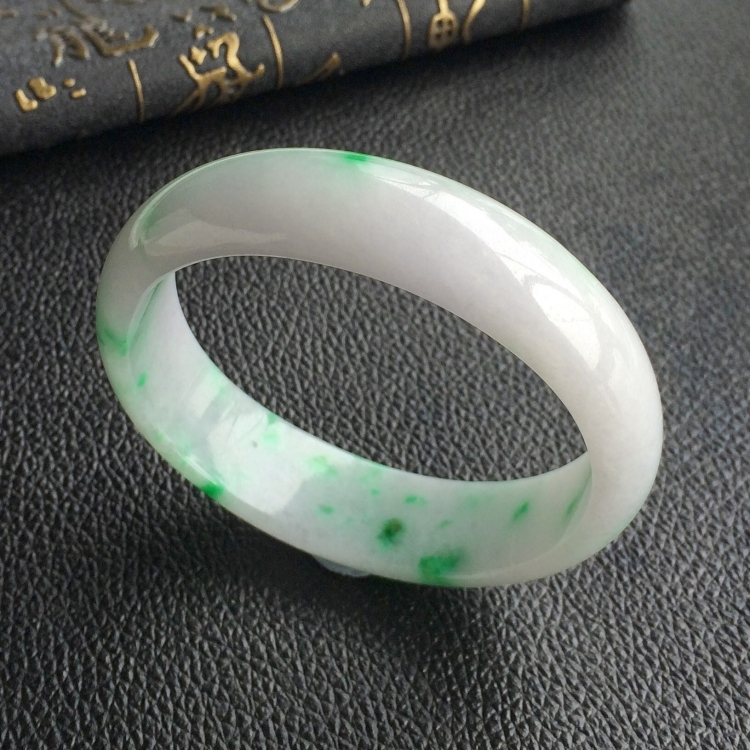 (超值推荐)糯冰种飘翠贵妃镯(56.7mm-50.1mm)
