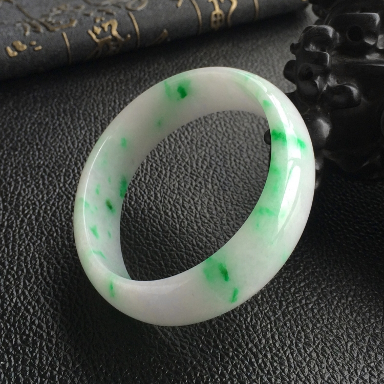 (超值推荐)糯冰种飘翠贵妃镯(56.7mm-50.1mm)