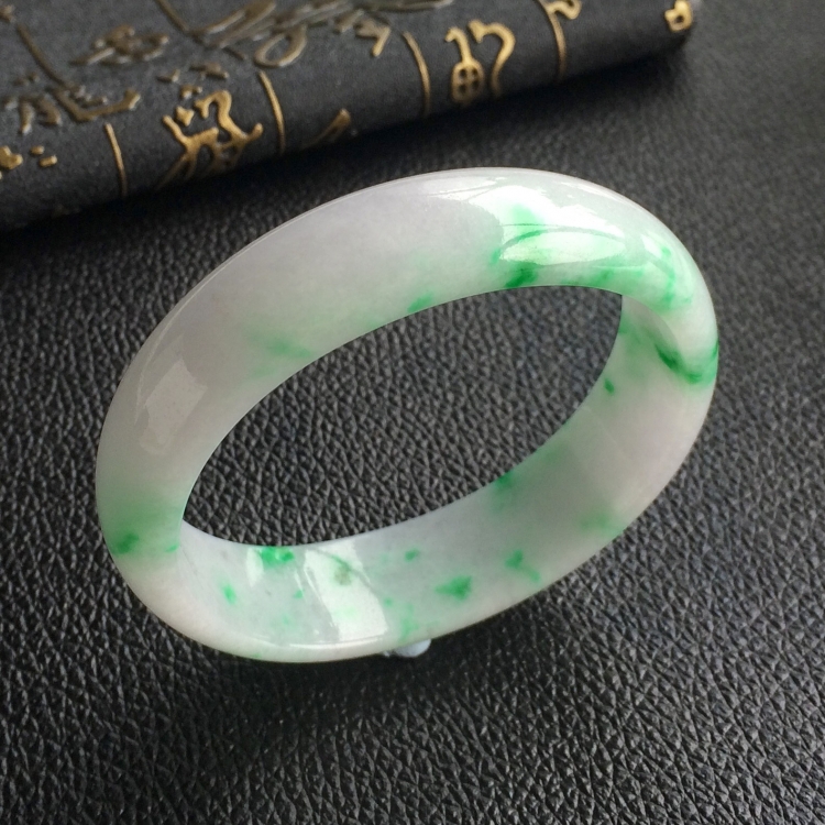 (超值推荐)糯冰种飘翠贵妃镯(56.7mm-50.1mm)