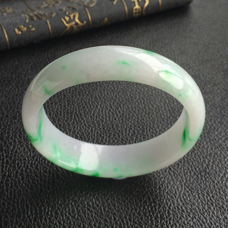 (超值推荐)糯冰种飘翠贵妃镯(56.7mm-50.1mm)