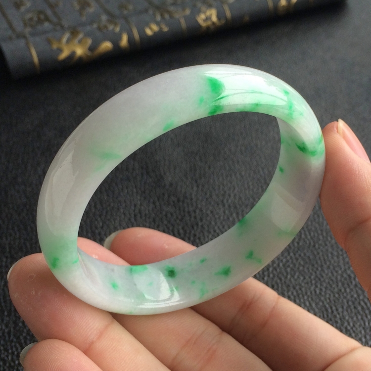 (超值推荐)糯冰种飘翠贵妃镯(56.7mm-50.1mm)