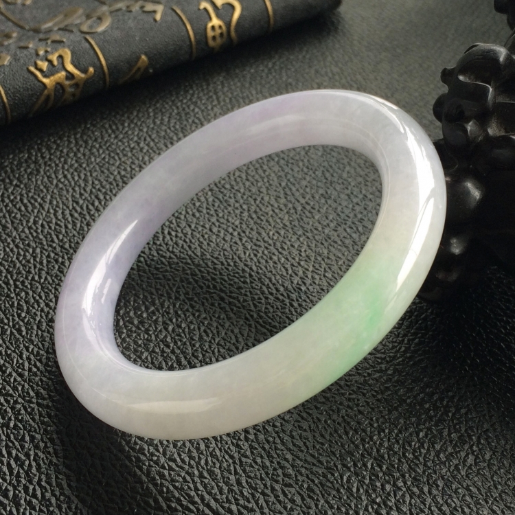 (超值推荐)糯冰种春带彩圆条手镯(55.4mm)