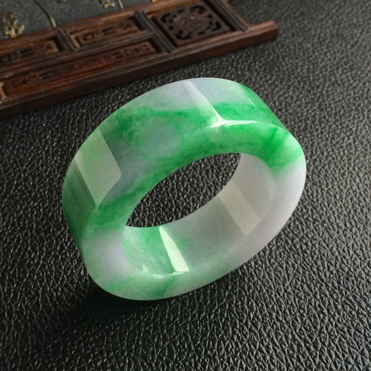 (超值推荐)糯冰种飘翠平安环挂件