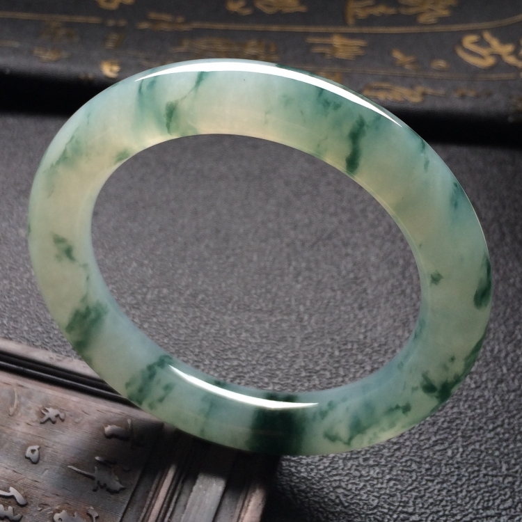 （超值推荐）糯冰种飘花圆条手镯（55.3mm）