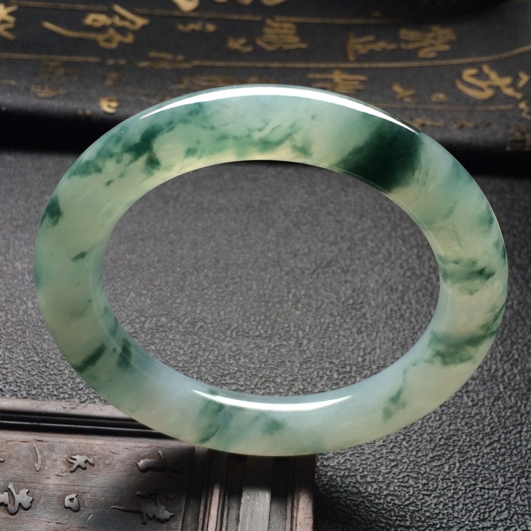 （超值推荐）糯冰种飘花圆条手镯（55.3mm）