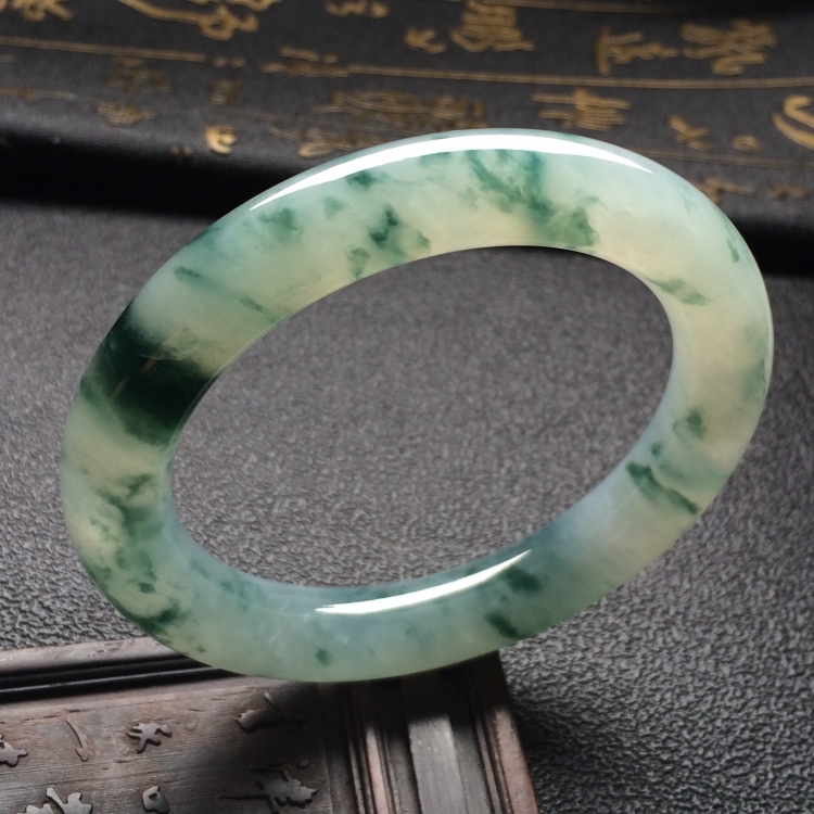 （超值推荐）糯冰种飘花圆条手镯（55.3mm）