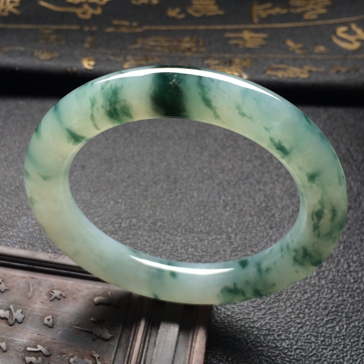 （超值推荐）糯冰种飘花圆条手镯（55.3mm）