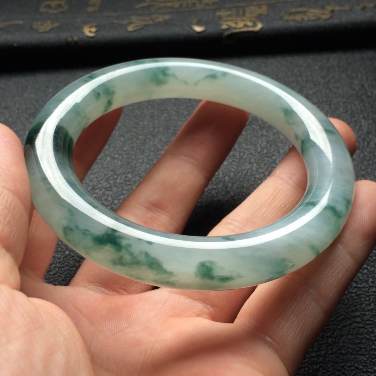 （超值推荐）糯冰种飘花圆条手镯（55.3mm）