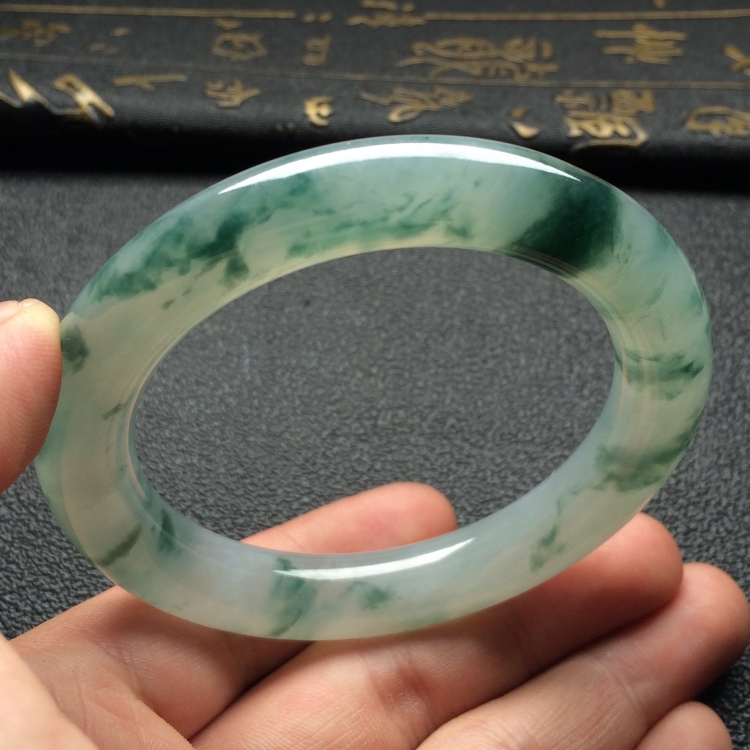 （超值推荐）糯冰种飘花圆条手镯（55.3mm）