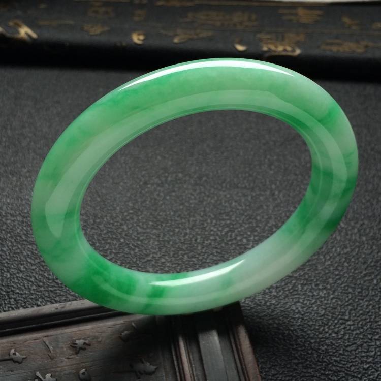 （超值推荐）糯冰种飘翠圆条手镯（55.7mm）