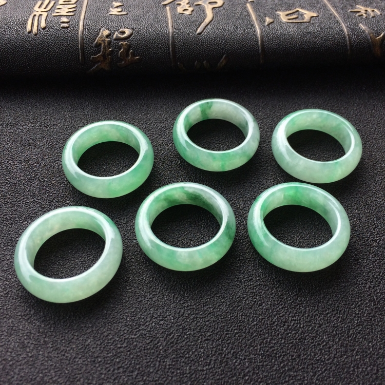 (超值推荐)糯冰种飘绿花指环一批