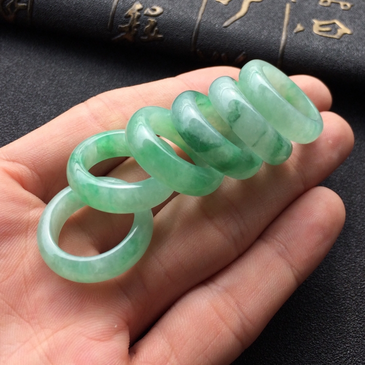 (超值推荐)糯冰种飘绿花指环一批