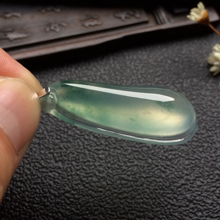 （超值推荐）冰种飘花福瓜挂件（金扣）