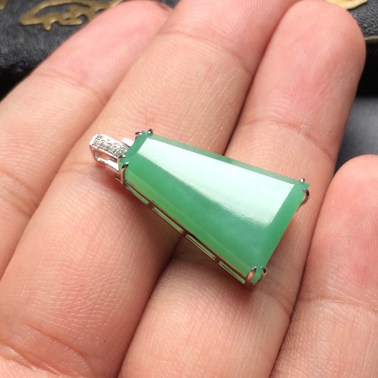 （超值推荐）糯冰种晴水镶白金钻石胸坠