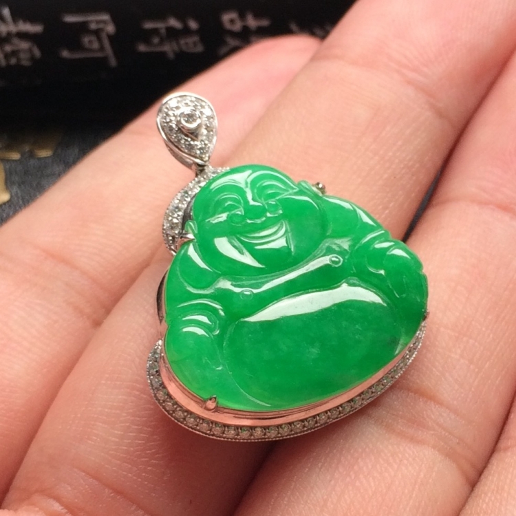（超值推荐）糯冰种翠色镶白金钻石玉佛胸坠