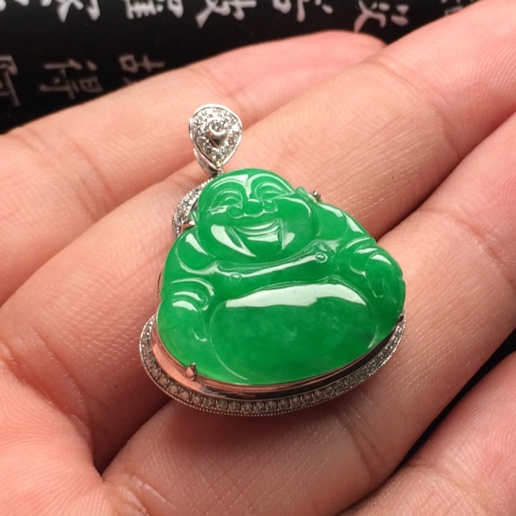 （超值推荐）糯冰种翠色镶白金钻石玉佛胸坠