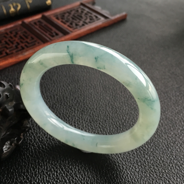 (超值推荐)糯冰种飘花圆条手镯(53.8mm)