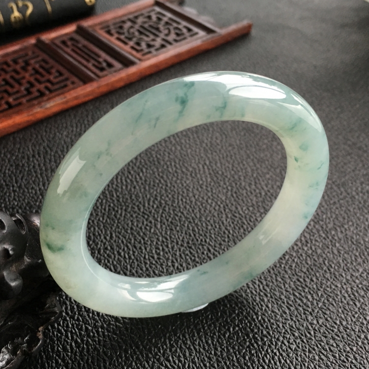 (超值推荐)糯冰种飘花圆条手镯(53.8mm)
