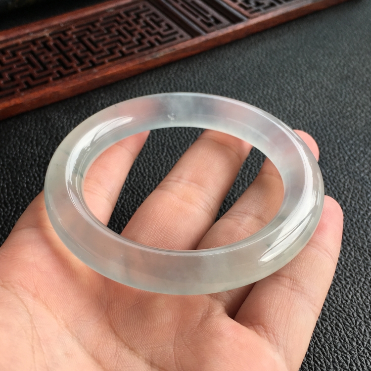 (超值推荐)冰玻种略飘花圆条手镯(54.6mm)
