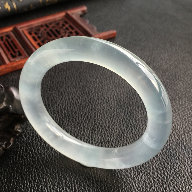(超值推荐)冰玻种略飘花圆条手镯(54.6mm)