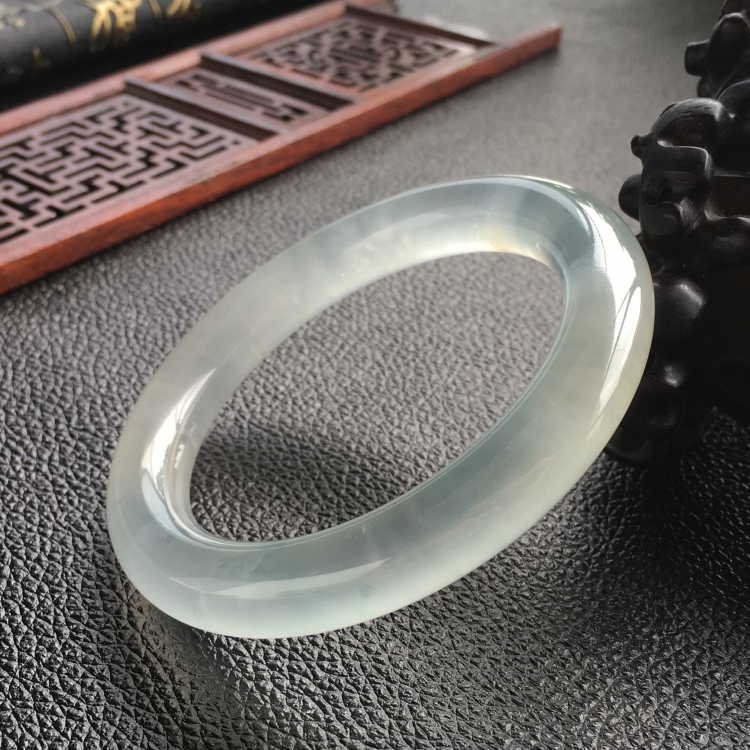 (超值推荐)冰玻种略飘花圆条手镯(54.6mm)