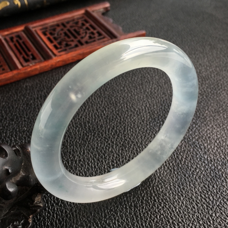 (超值推荐)冰玻种略飘花圆条手镯(54.6mm)