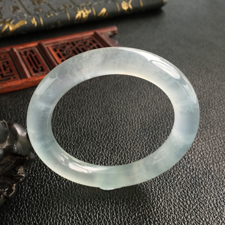 (超值推荐)冰玻种略飘花圆条手镯(54.6mm)