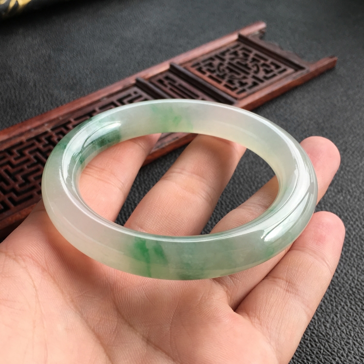 (超值推荐)冰种飘翠圆条手镯(56.2mm)