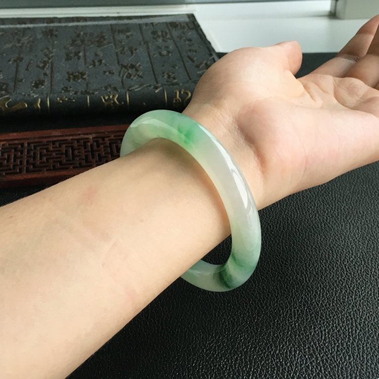 (超值推荐)冰种飘翠圆条手镯(56.2mm)