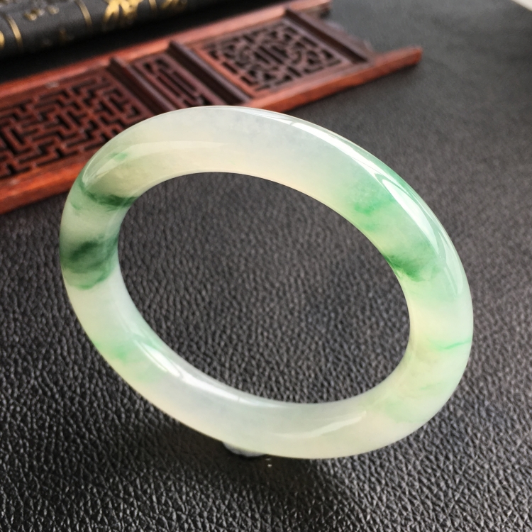 (超值推荐)冰种飘翠圆条手镯(56.2mm)