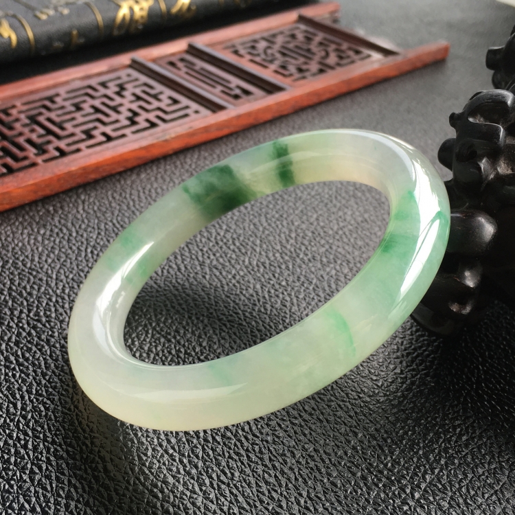 (超值推荐)冰种飘翠圆条手镯(56.2mm)