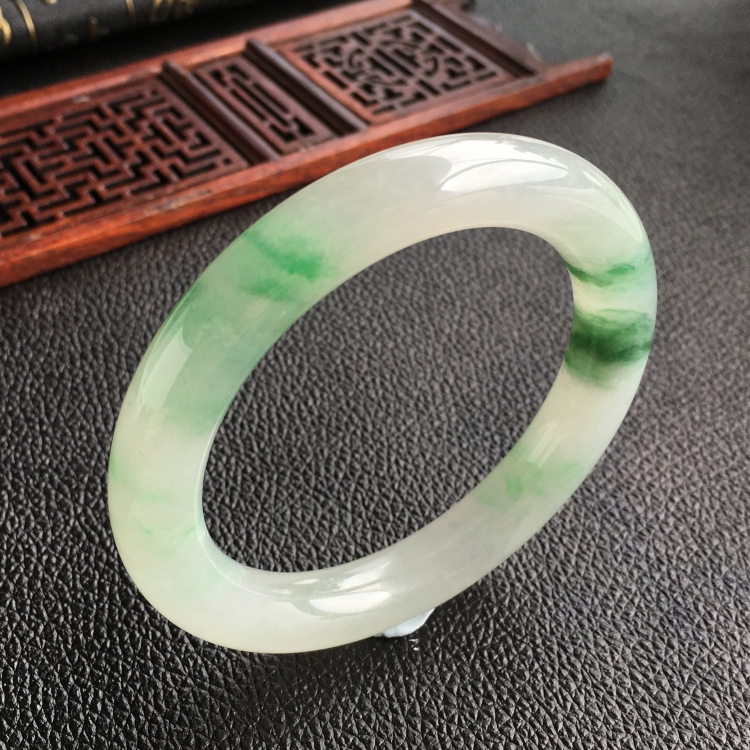 (超值推荐)冰种飘翠圆条手镯(56.2mm)