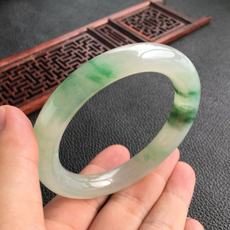 (超值推荐)冰种飘翠圆条手镯(56.2mm)