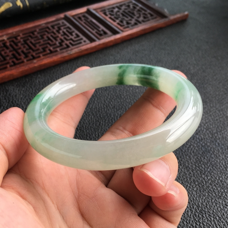 (超值推荐)冰种飘翠圆条手镯(56.2mm)