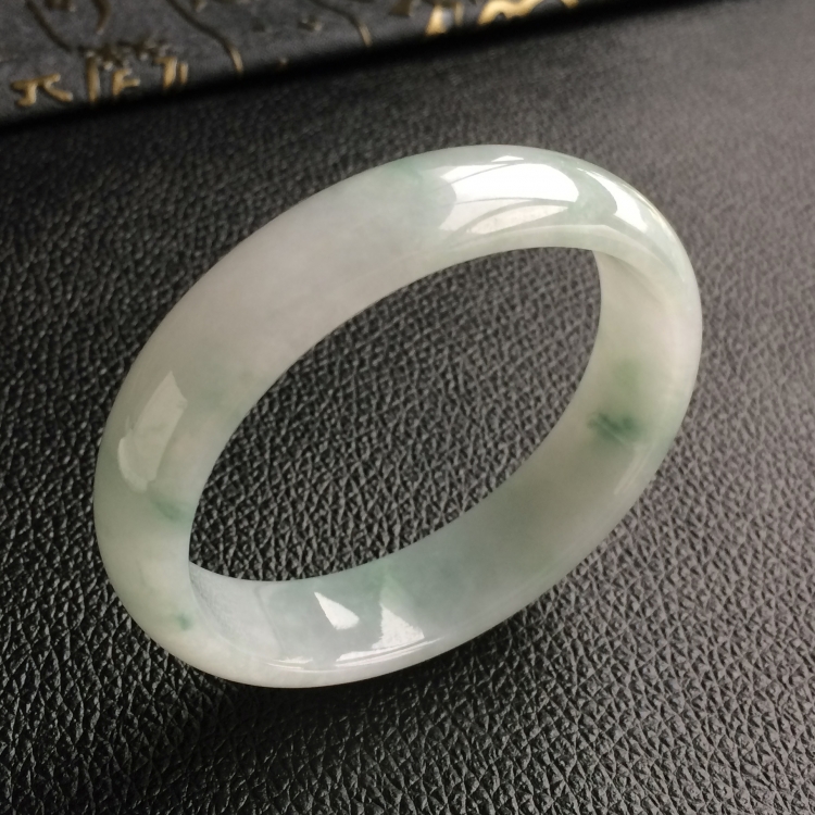 (超值推荐)糯冰种飘花贵妃镯(55mm-48.8mm)