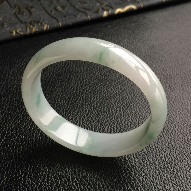 (超值推荐)糯冰种飘花贵妃镯(55mm-48.8mm)