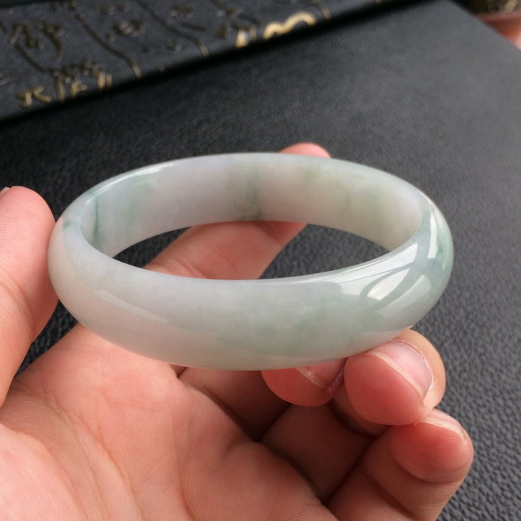 (超值推荐)糯冰种飘花贵妃镯(55mm-48.8mm)