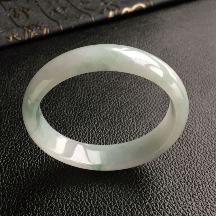 (超值推荐)糯冰种飘花贵妃镯(55mm-48.8mm)