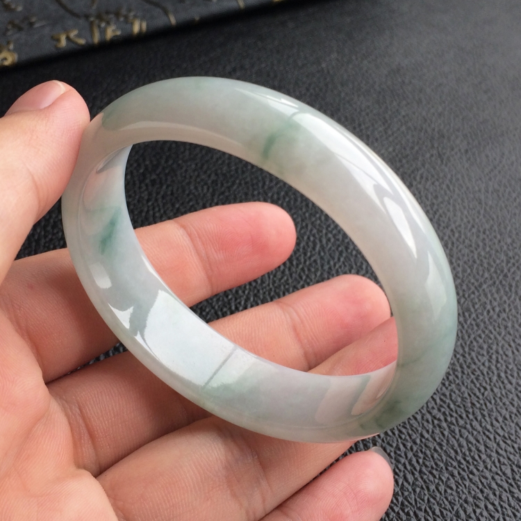 (超值推荐)糯冰种飘花贵妃镯(55mm-48.8mm)