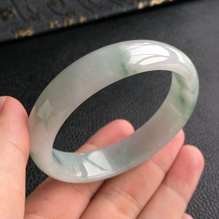 (超值推荐)糯冰种飘花贵妃镯(55mm-48.8mm)