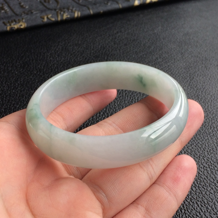 (超值推荐)糯冰种飘花贵妃镯(55mm-48.8mm)