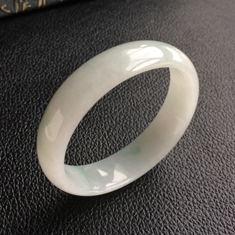 (超值推荐)糯冰种飘花贵妃镯(51.8mm-47.3mm)