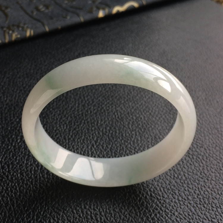 (超值推荐)糯冰种飘花贵妃镯(51.8mm-47.3mm)