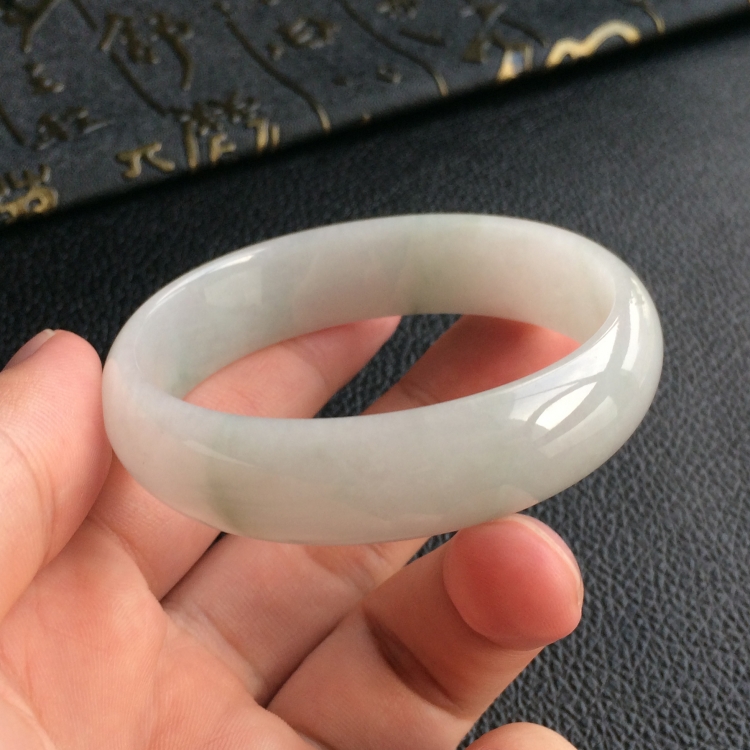 (超值推荐)糯冰种飘花贵妃镯(51.8mm-47.3mm)