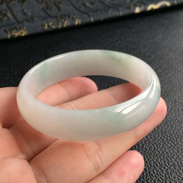 (超值推荐)糯冰种飘花贵妃镯(51.8mm-47.3mm)