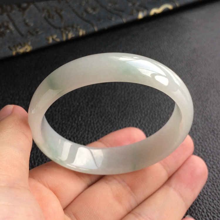 (超值推荐)糯冰种飘花贵妃镯(51.8mm-47.3mm)